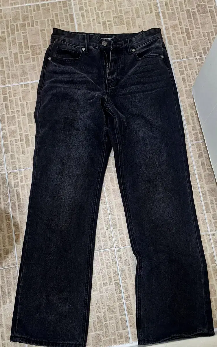 피스워커 에센셜 데님 블랙-Essential Black Jean 28